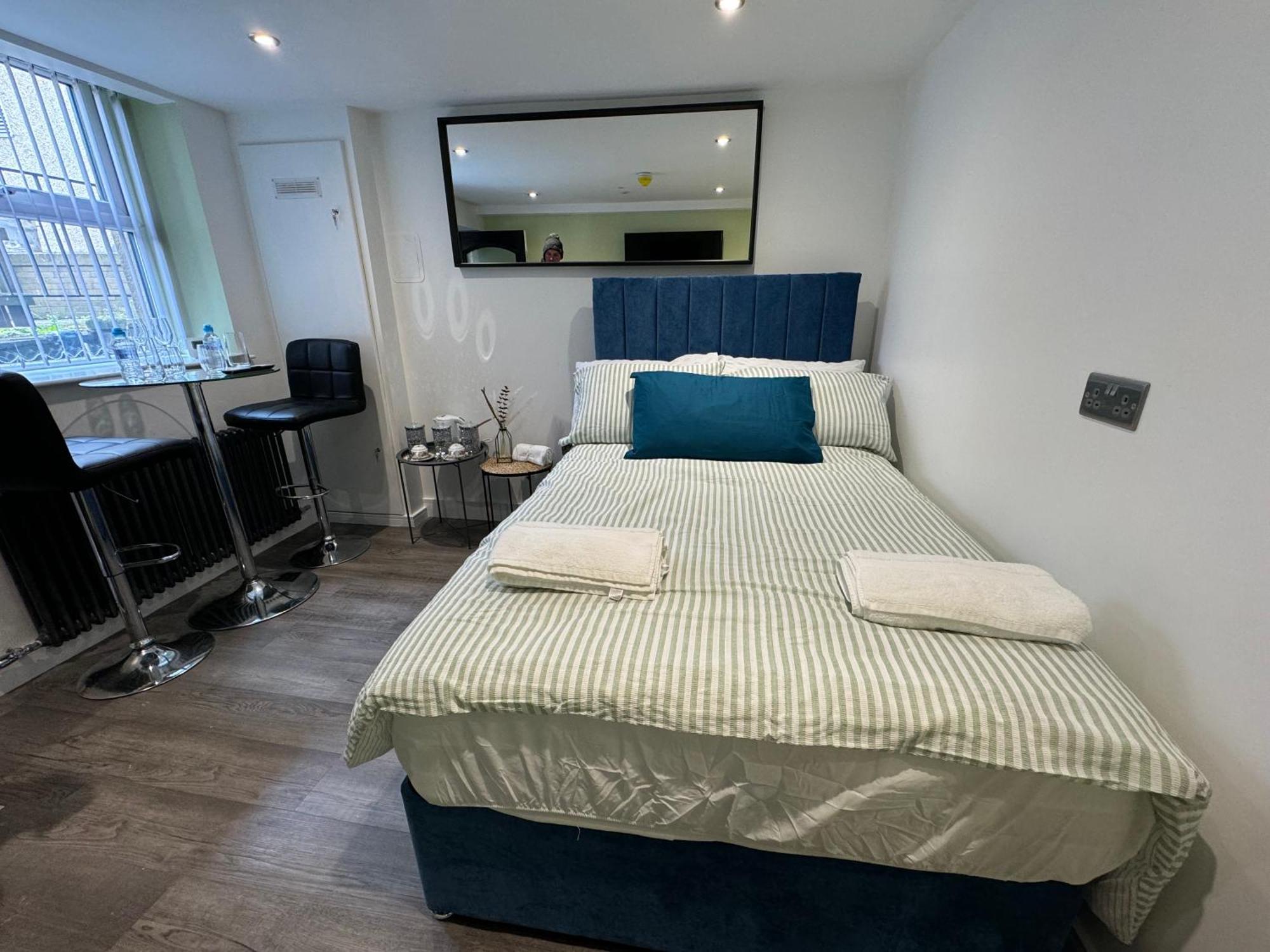 Southgate Luxury Apartments Elland Exterior photo