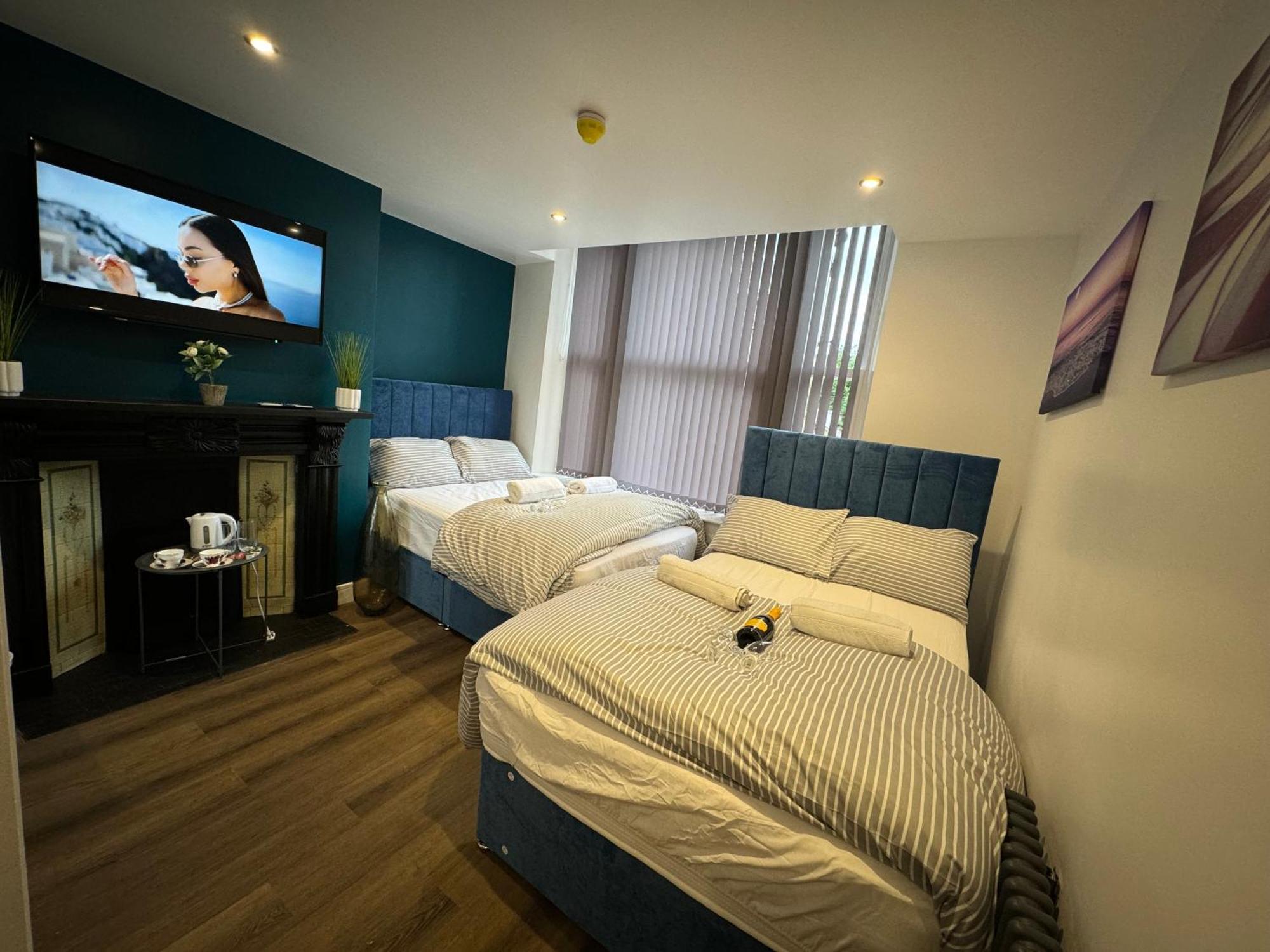 Southgate Luxury Apartments Elland Exterior photo