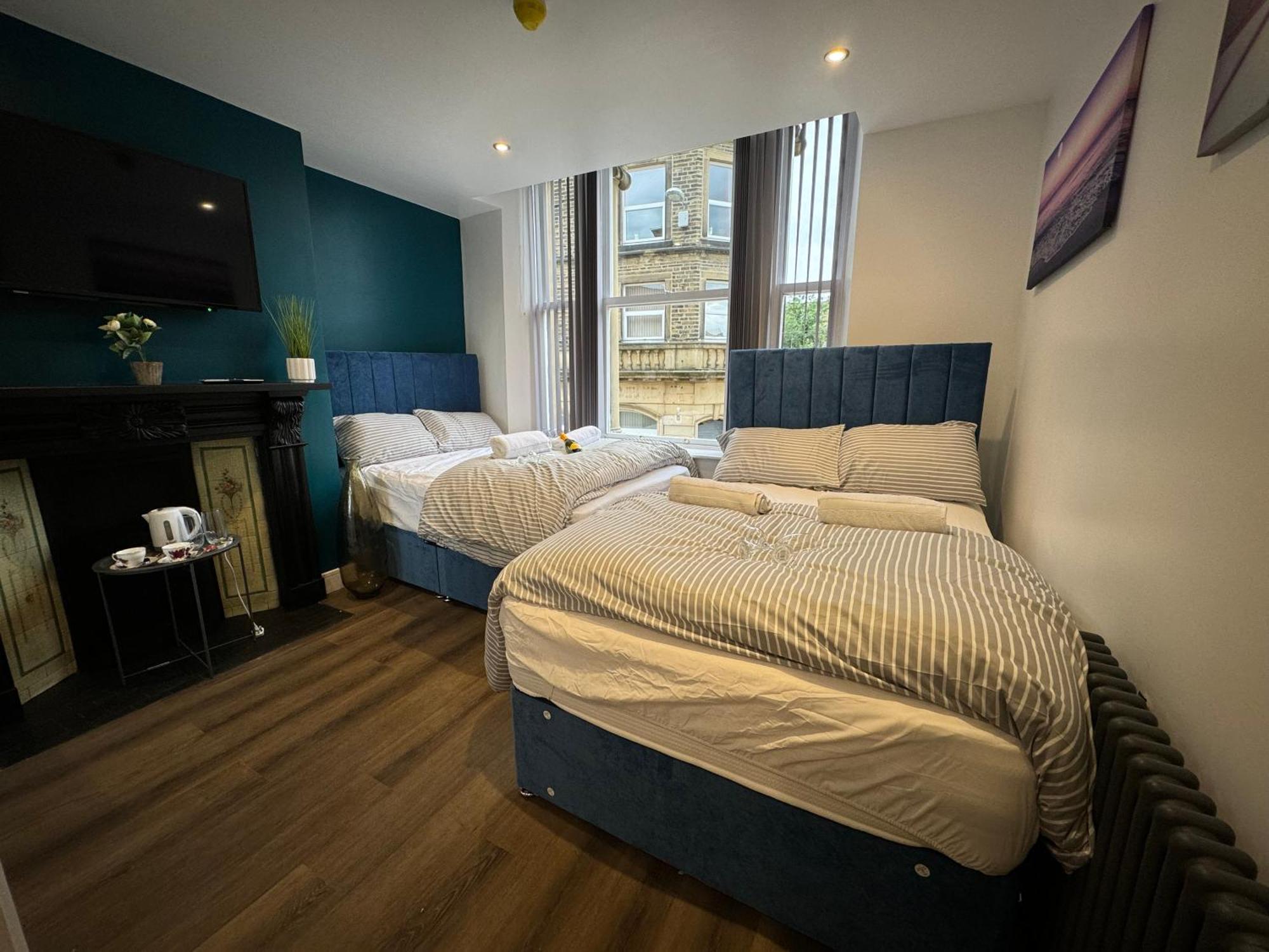 Southgate Luxury Apartments Elland Exterior photo