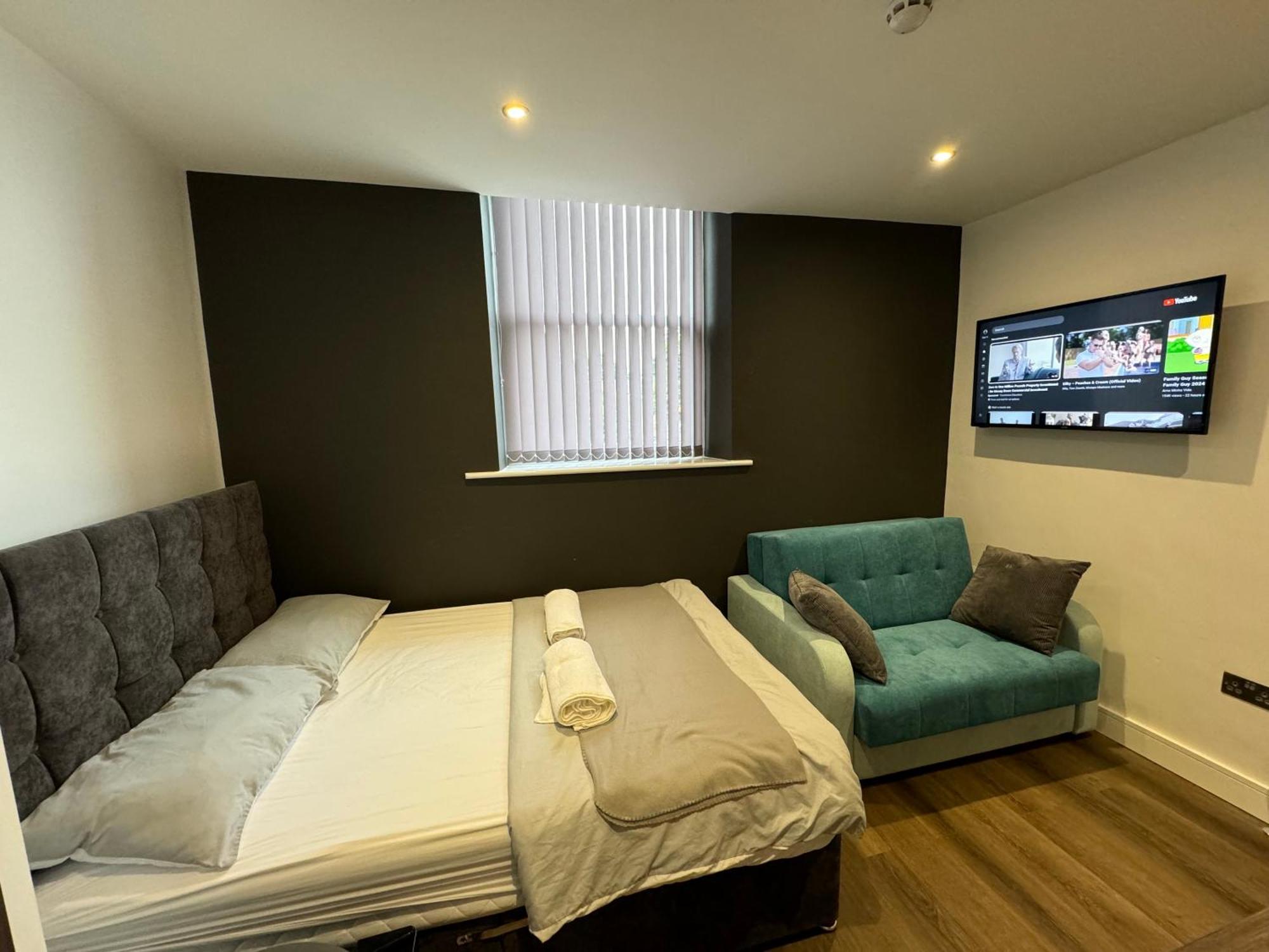Southgate Luxury Apartments Elland Exterior photo